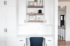 04-a-modern-farmhouse-space-with-a-seamless-home-office-nook-with-cabinets-built-in-shelves-and-a-black-chair